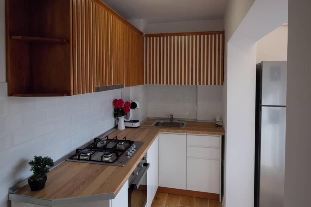 Studio With A View In City Center Тырговиште Экстерьер фото