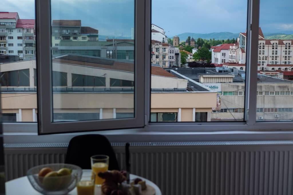 Studio With A View In City Center Тырговиште Экстерьер фото